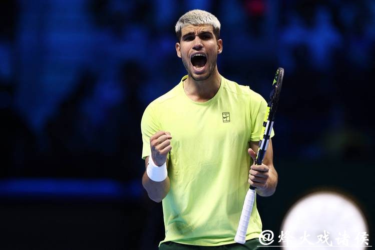 阿尔卡拉斯2-1逆转弗里茨 取得总决赛小组赛两连胜 阿尔卡拉斯2-1逆转弗里茨 取得总决赛小组赛两连胜