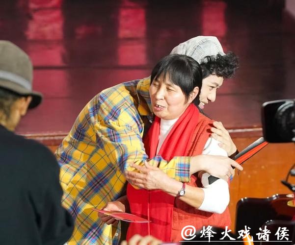 “骏马贺新春 京彩暖新年”专场慰问演出上演，新就业群体、一线劳动者进剧场迎新春