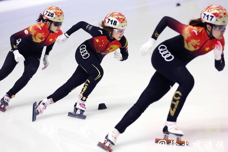 中国短道速滑队进行公开训练 正视挑战力争米兰创佳绩 中国短道速滑队进行公开训练 正视挑战力争米兰创佳绩